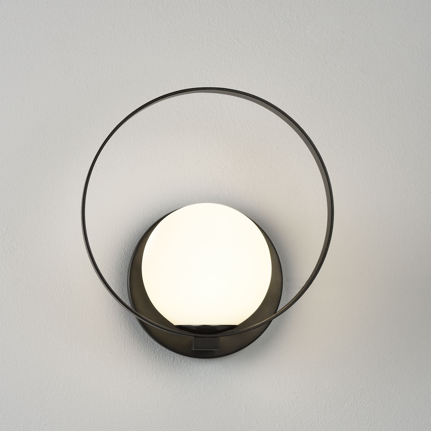 Wall Lamp Halo / Metal & Glass - Wall Lamps